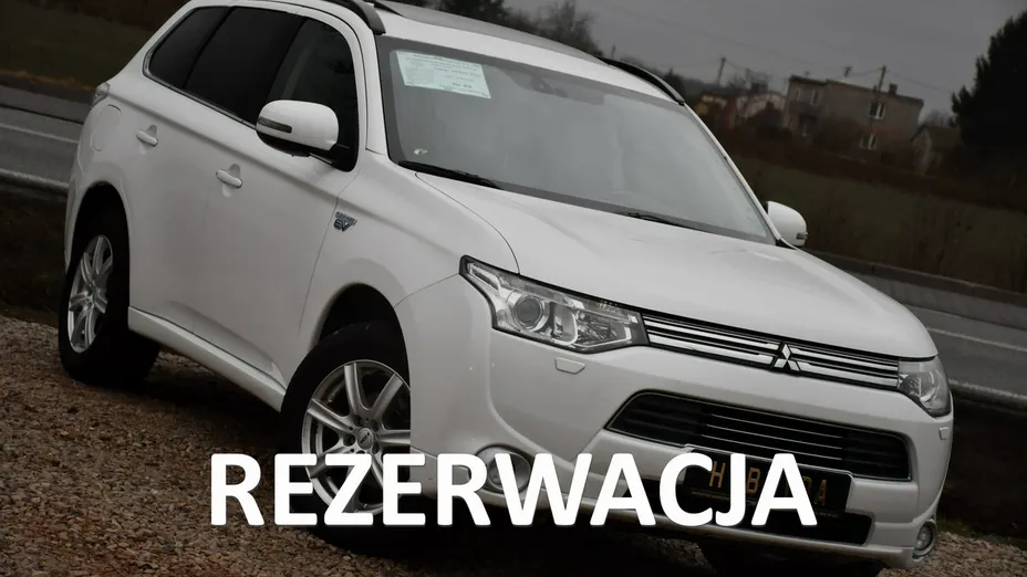 MITSUBISHI Outlander -