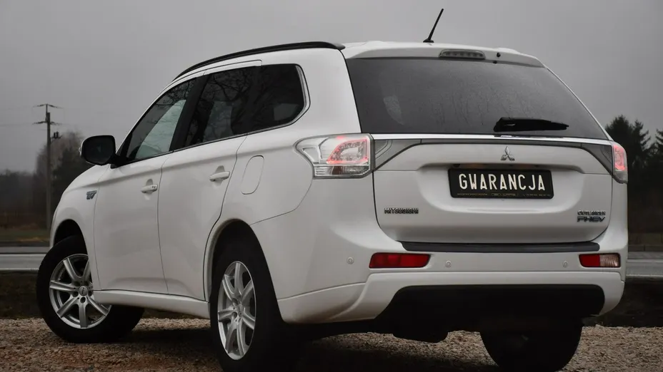 MITSUBISHI Outlander -