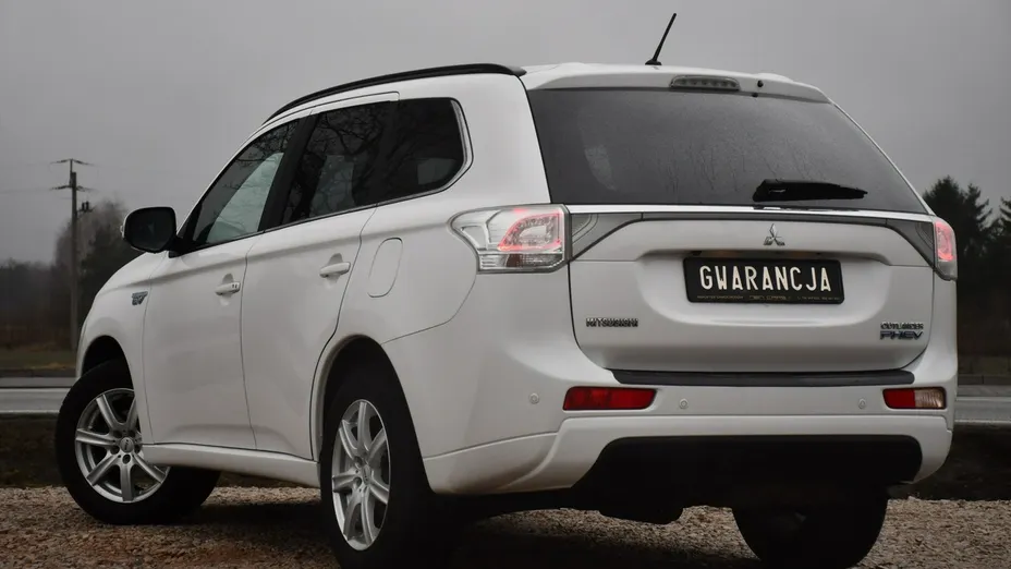 MITSUBISHI Outlander -