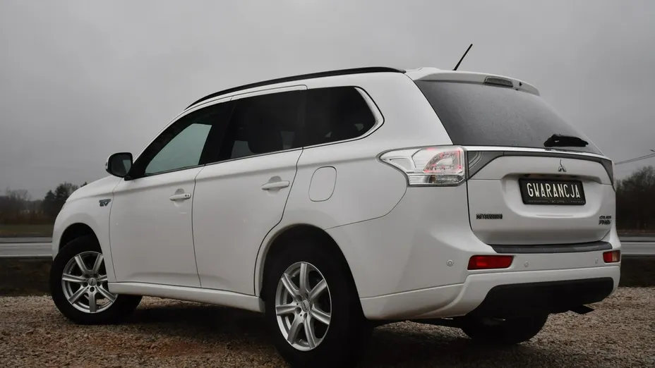 MITSUBISHI Outlander -