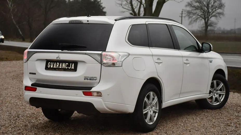MITSUBISHI Outlander -