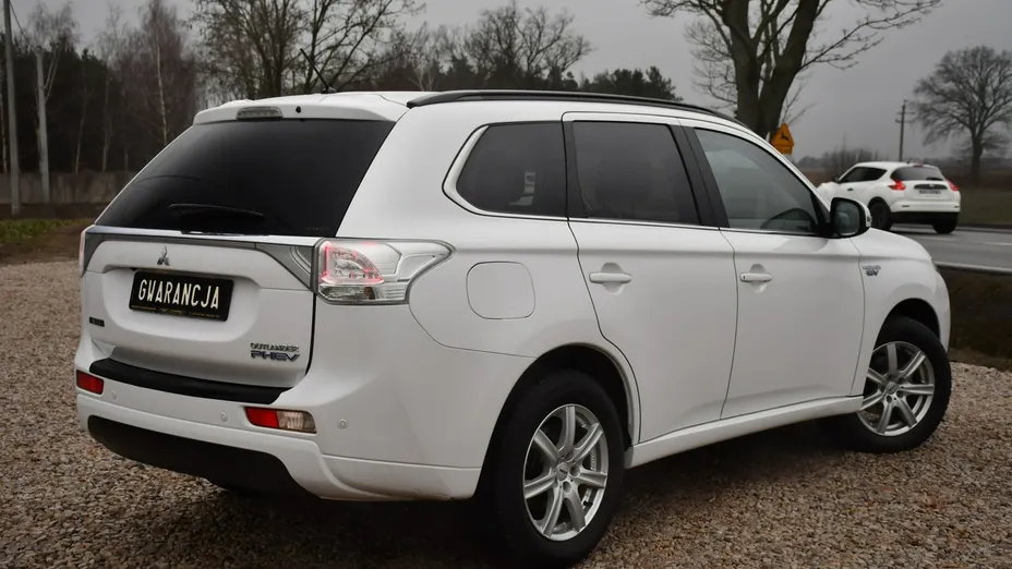 MITSUBISHI Outlander -