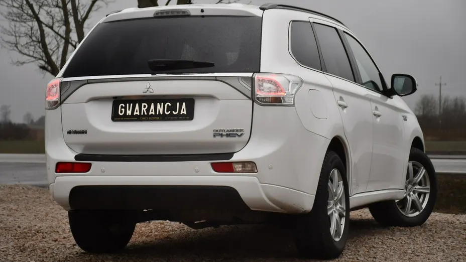 MITSUBISHI Outlander -