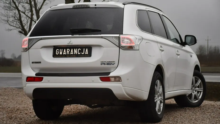 MITSUBISHI Outlander -