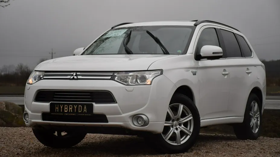 MITSUBISHI Outlander -