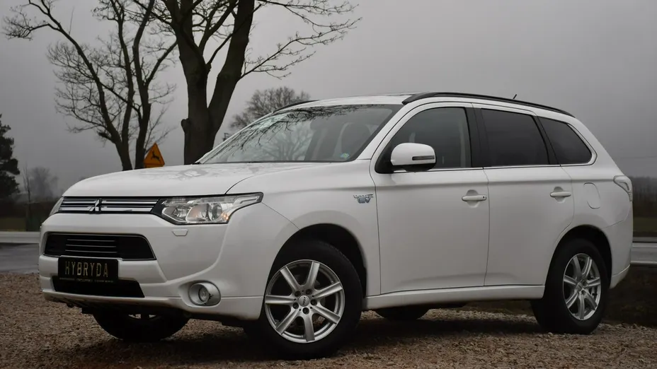 MITSUBISHI Outlander -