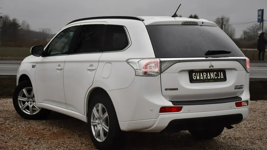 MITSUBISHI Outlander -