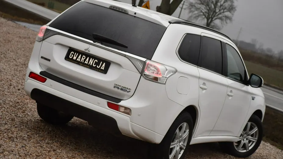 MITSUBISHI Outlander -