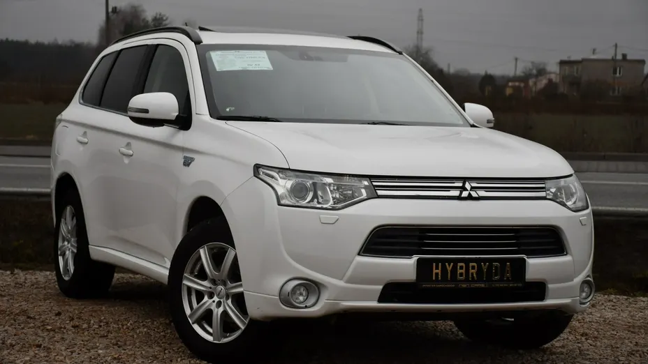 MITSUBISHI Outlander -