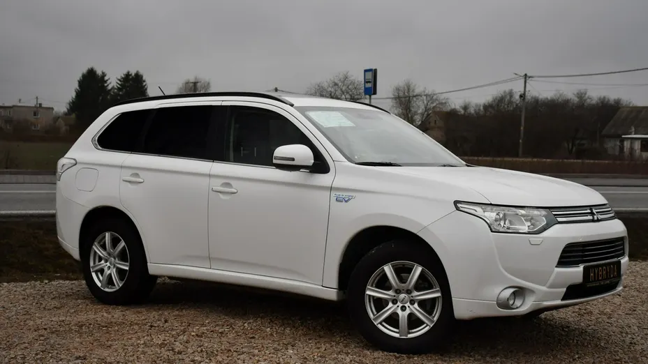 MITSUBISHI Outlander -