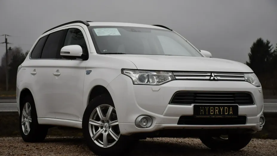 MITSUBISHI Outlander -