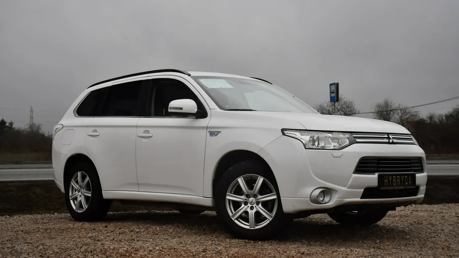 MITSUBISHI Outlander -