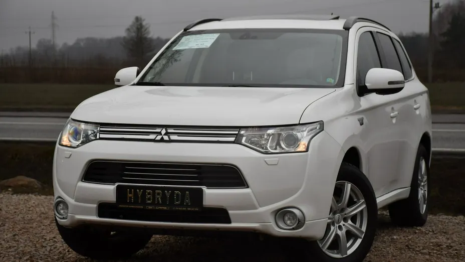 MITSUBISHI Outlander -