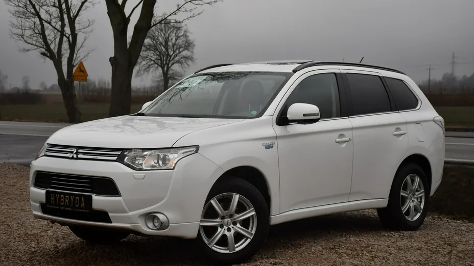 MITSUBISHI Outlander -