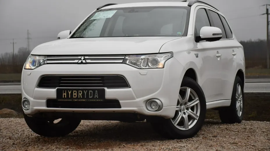 MITSUBISHI Outlander -