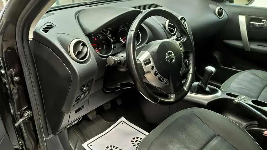 NISSAN Qashqai -