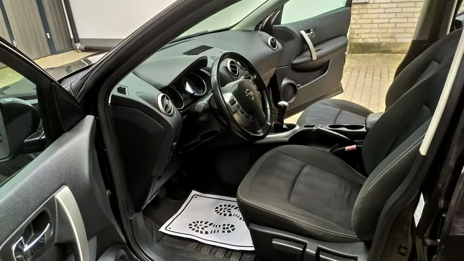 NISSAN Qashqai -