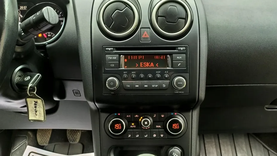 NISSAN Qashqai -