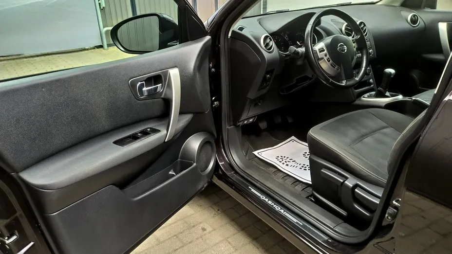 NISSAN Qashqai -