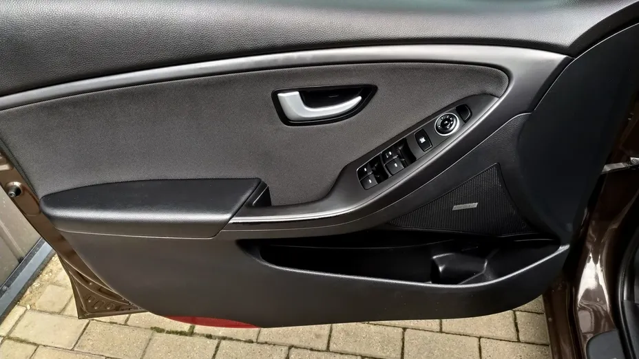 HYUNDAI i30 -