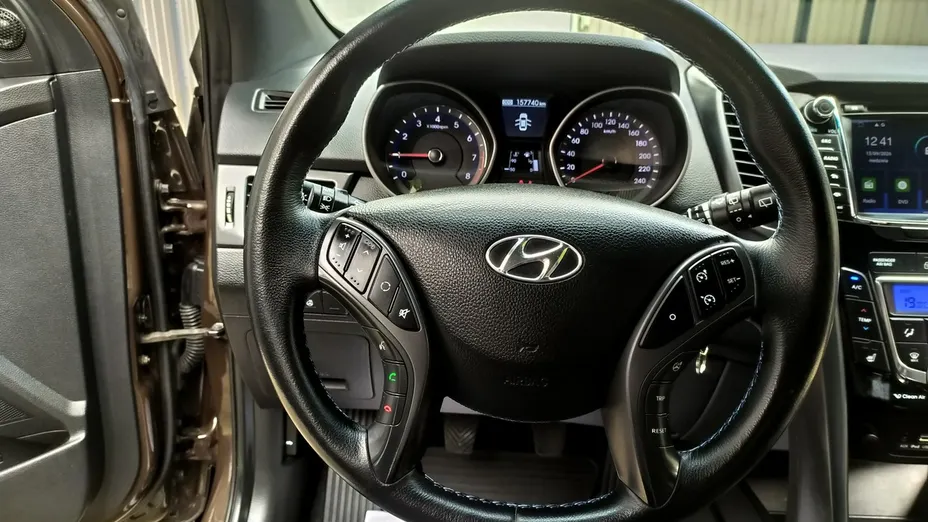 HYUNDAI i30 -