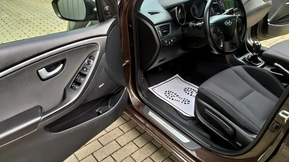 HYUNDAI i30 -