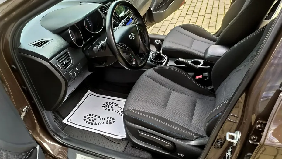 HYUNDAI i30 -