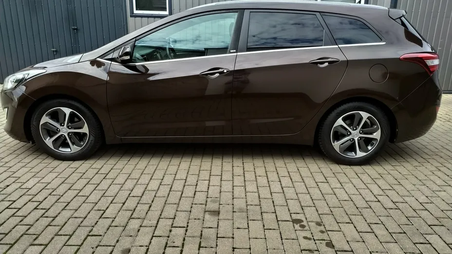 HYUNDAI i30 -