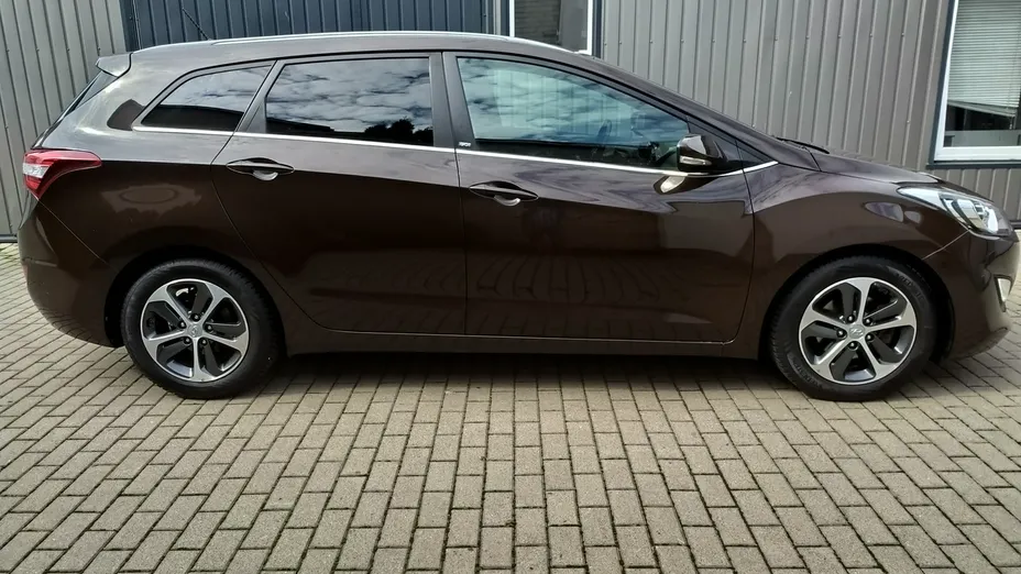 HYUNDAI i30 -