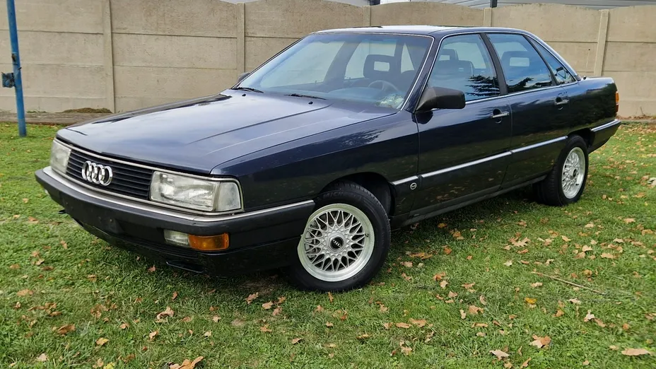 AUDI 200 -