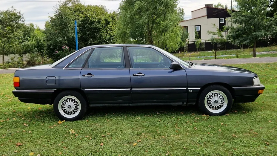 AUDI 200 -