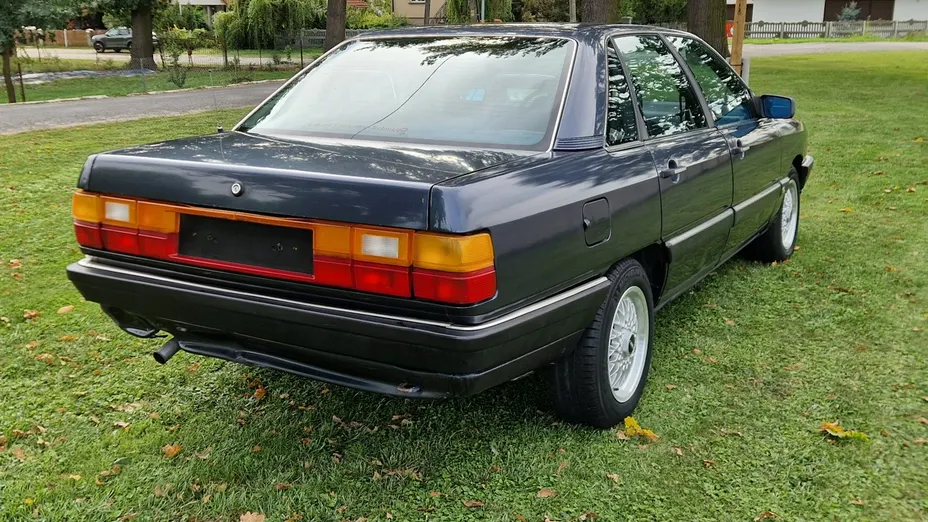 AUDI 200 -