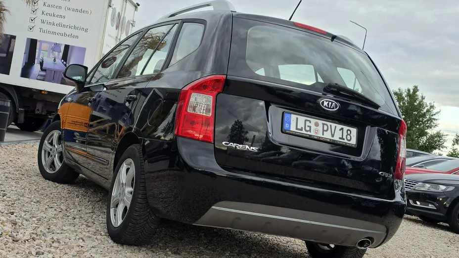 KIA Carens -