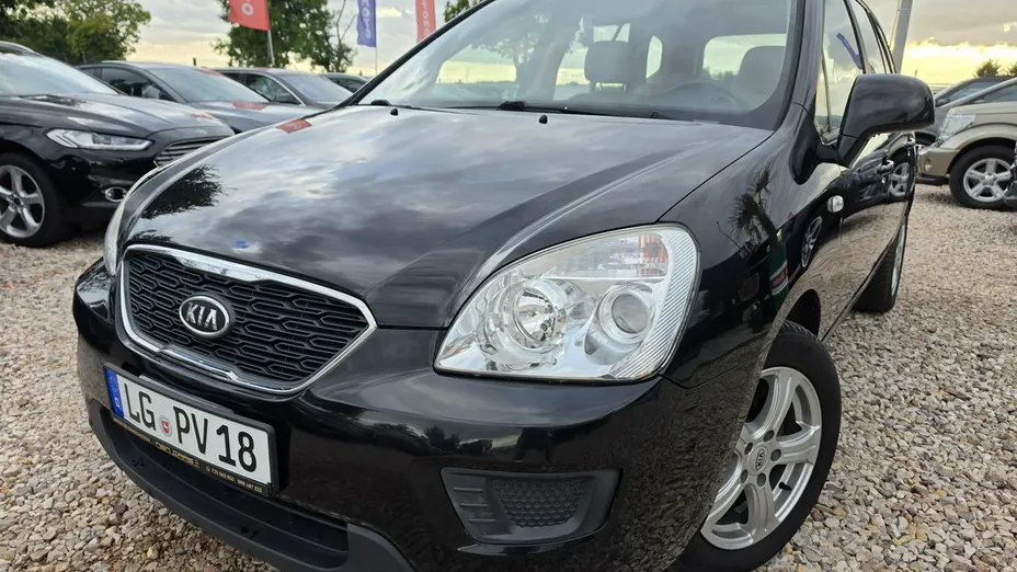 KIA Carens -
