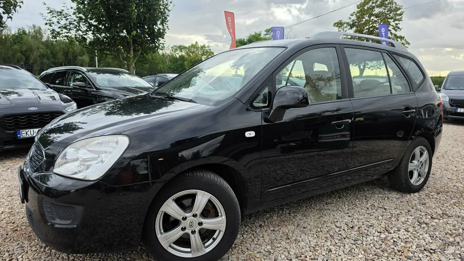 KIA Carens -