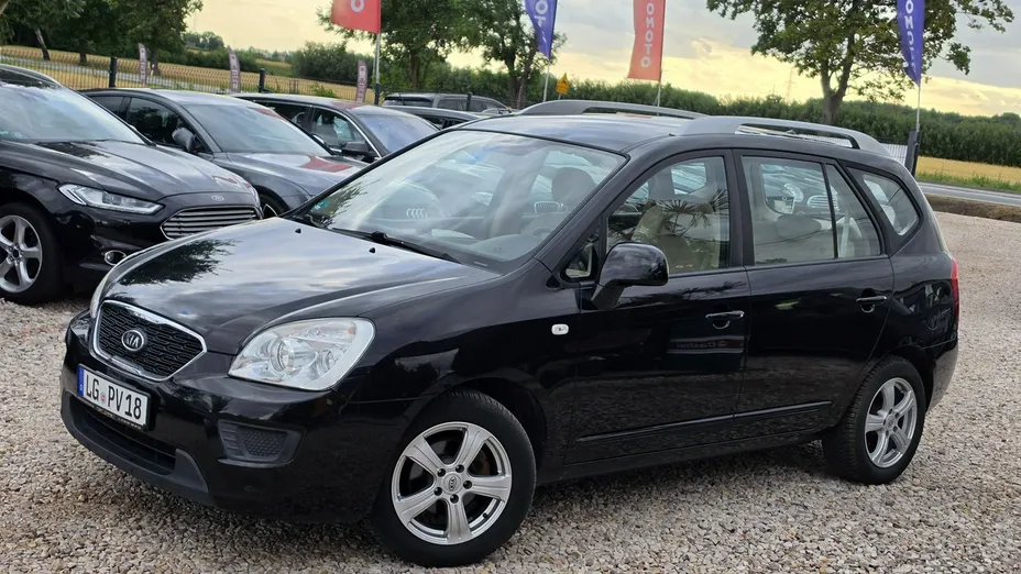 KIA Carens -