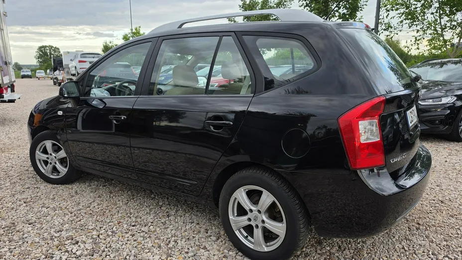 KIA Carens -