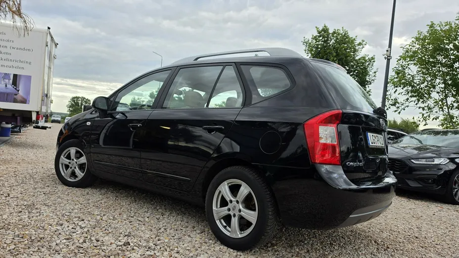 KIA Carens -
