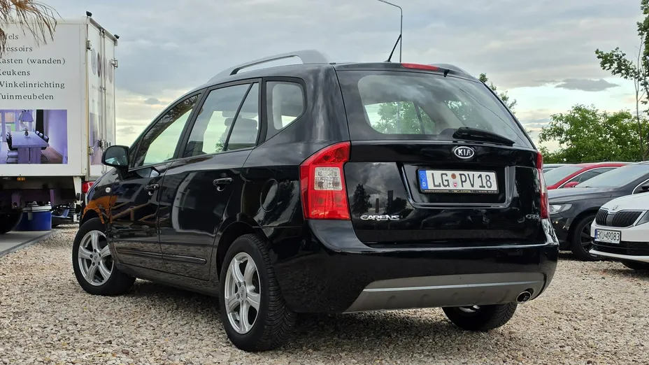 KIA Carens -
