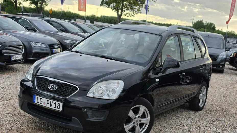 KIA Carens -