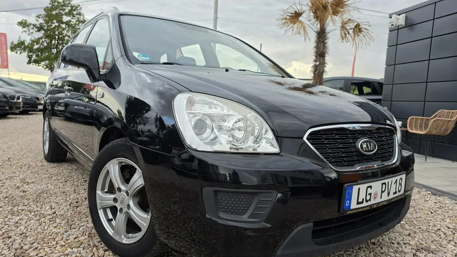 KIA Carens -