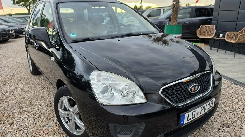 KIA Carens -
