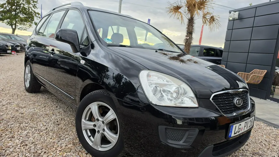 KIA Carens -