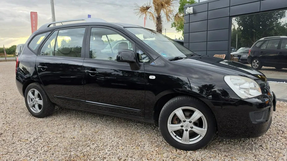 KIA Carens -