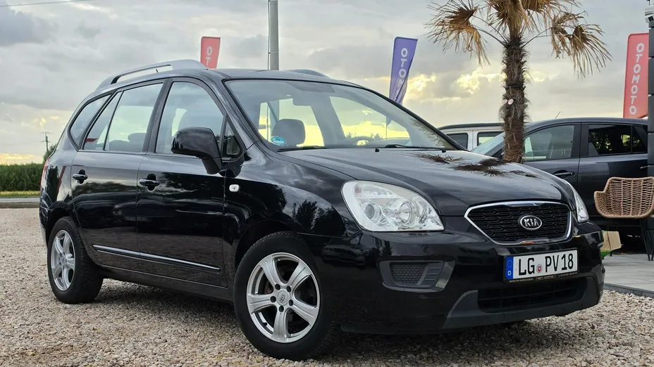 KIA Carens -