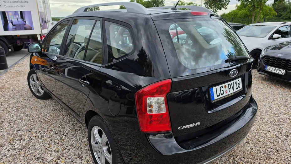 KIA Carens -