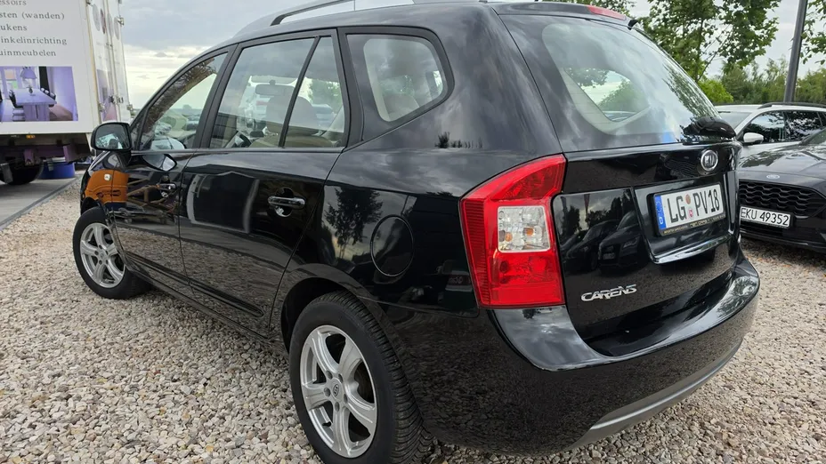 KIA Carens -