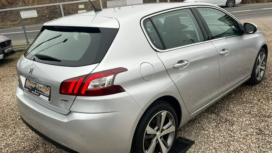 PEUGEOT 308 -