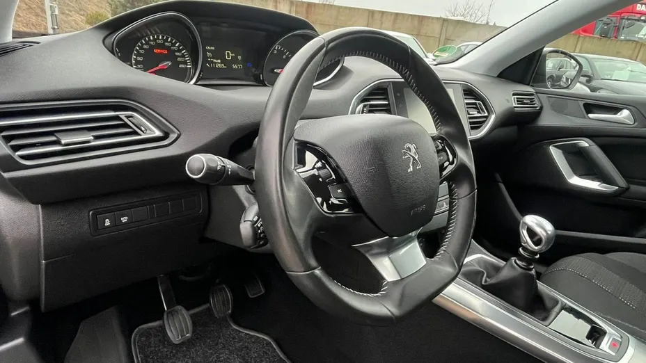 PEUGEOT 308 -