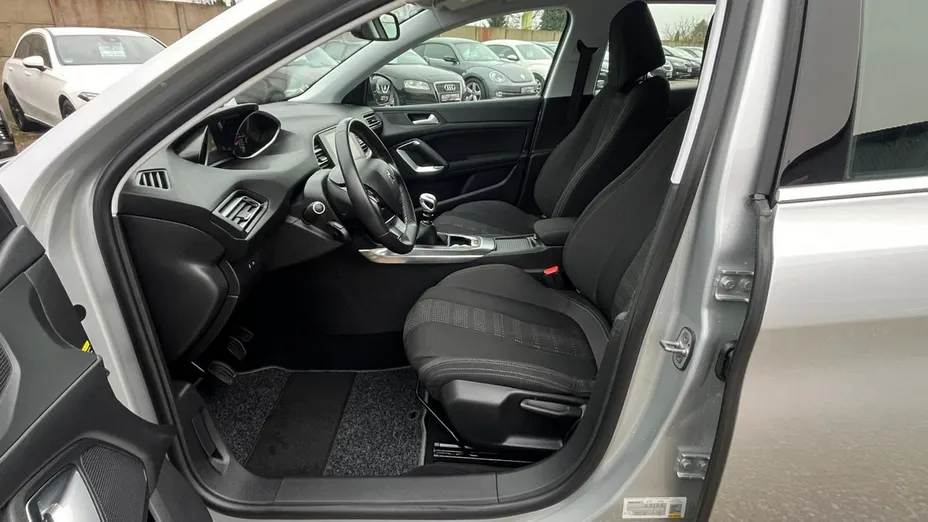PEUGEOT 308 -